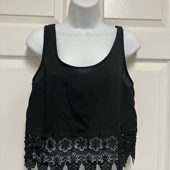 Monteau Los Angeles Black Lace Crop Tank - Picture 5 of 8